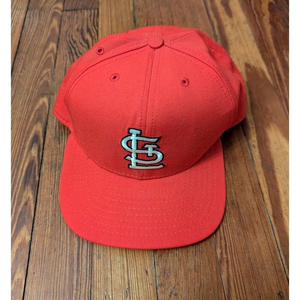 New Era VTG St Louis Cardinals Red Snapback Hat in good condition.